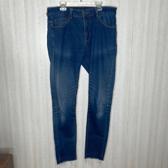 💙 BERSHKA Denim Jeans Size 31 - Picture 2 of 4